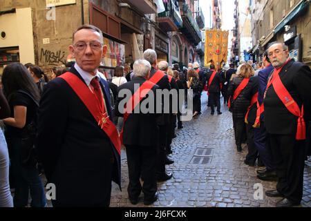 April 30, 2022, Napoli, Campania / Napoli, Italy: Naples, Italy - April 30,2022 : The procession of the Bust of San Gennaro , Patron of Naples, and ampoules containing the blood of the martyr,back after three years in the streets of the historic center of Naples on Saturday, April 30, 2022.The route takes place from the Cathedral of Naples to the Basilica of Santa Chiara. The saintâ€™s blood melted at 17:00,00 in the afternoon.During the journey the parish priests of the territories crossed by the procession welcome the Saint with the sound of the bells and with the offering of incense.The cas Stock Photo