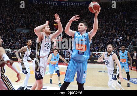 Arturas Gudaitis Gevi Napoli Basket R thwarted by Geoffrey