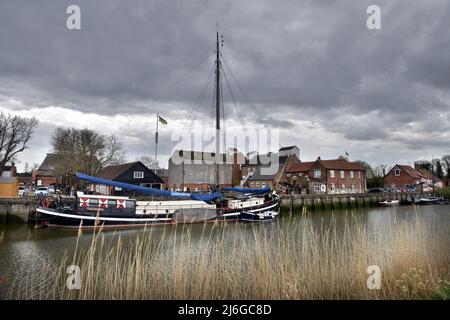 barge moored on river alde at snape maltings quay suffolk england Stock Photo