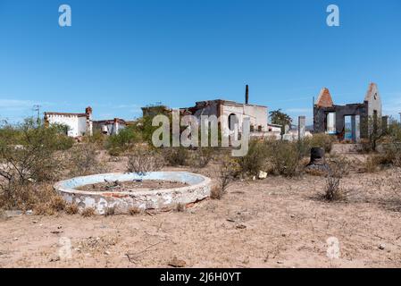 The ruins of an old, abandoned spa made of adobe and red brick with no roof in the Sonoran Desert in Northern Mexico. Stock Photo