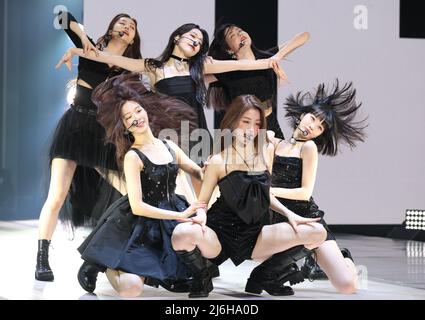 South Korean girl group Le Sserafim arrives for the Louis Vuitton Pre-Fall  2023 Show in Seoul, South Korea, Saturday, April 29, 2023. (AP Photo/Ahn  Young-joon Stock Photo - Alamy