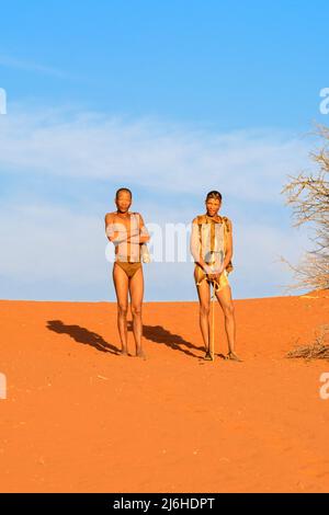 San (Saan) Bushmen, semi-nomadic indigenous hunter-gatherers, have lived in Southern Africa for 20,000 years, Kalahari Desert, Namibia, Africa Stock Photo