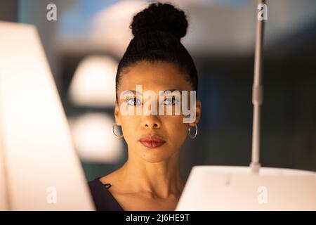 Hol külot porno video Asta-sekin onlayn katta azo kirib