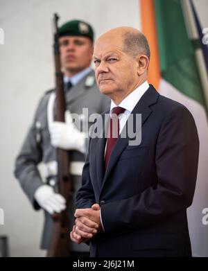 02 May 2022, Berlin: German Chancellor Olaf Scholz (SPD) is waiting for the arrival of India's Prime Minister Modi for the German-Indian government consultations. These are the sixth government consultations between these two countries. The last ones took place in November 2019 just before the global spread of the coronavirus in India. Topics this time are likely to include the Ukraine war, in which India, unlike Germany, is taking a neutral role and refraining from imposing sanctions on Russia. Photo: Michael Kappeler/dpa Stock Photo