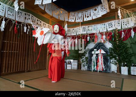 Fujisaki-san, a master of Kagura the Shinto ritual performance telling the stoires of the gods. Here performing the Uzume Dance, Takachiho, Kyushu, Ja Stock Photo