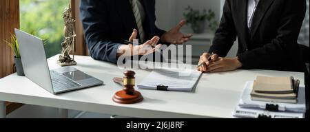 The Legal Execution Department makes an appointment with the customer to sign a mediation agreement to pay the debt Stock Photo