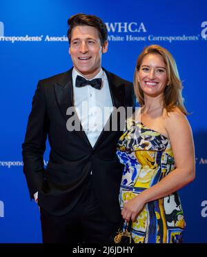 Tony Dokoupil and Katy Tur arrives for the 2022 White House Correspondents Association Annual Dinner at the Washington Hilton Hotel in Washington, DC on Saturday, April 30, 2022.  This is the first time since 2019 that the WHCA has held its annual dinner due to the COVID-19 pandemic. Credit: Rod Lamkey / CNP/Sipa USA Stock Photo