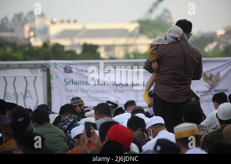 Jakarta International Stadium, Indonesia. May 2, 2022, Jakarta, Indonesia: Around tens of thousands of Muslims carry out Eid prayer 1443 Hijri at the Jakarta International Stadium (JIS), Tanjung Priok, North Jakarta, Indonesia. For the first time JIS was used for Eid prayer, it was a historic moment. Because it was held in a new place and marked a victory after two years of being affected by the Covid-19 pandemic. (Credit Image: © Kuncoro Widyo Rumpoko/Pacific Press via ZUMA Press Wire) Credit: ZUMA Press, Inc./Alamy Live News Stock Photo