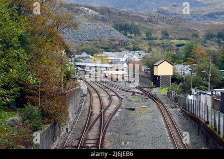 BLAENAU FESTINIOG. GWYNEDD. WALES. 10-16-21. The railway station is shared with the narrow gauge Ffestiniog Railway, a reopened former slate railwaysl Stock Photo