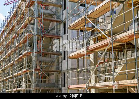 Shell of a multi-family house with scaffolding in Bad Homburg (Vickers - Areal) near Frankfurt am Main Stock Photo