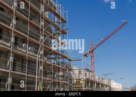 Shell construction of an apartment building with scaffolding and crane in Bad Homburg (Vickers - Areal) near Frankfurt am Main Stock Photo