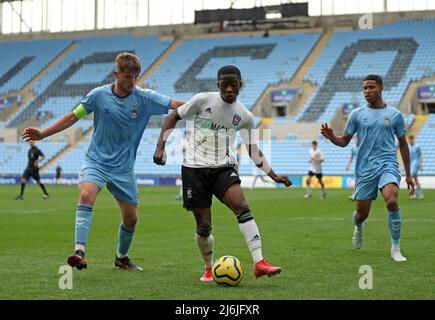 Coventry’s Callum Perry (left) battles for the ball Ipswich’s Afi Adebayo during the Premier League Development Cup Final at the Coventry Building Society Arena, Coventry. Picture date: Monday May 2, 2022. Stock Photo