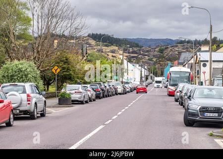 Glengarriff, West Cork, Ireland. 2nd May, 2022. Despite the overcast day, Glengarriff was full of tourists making most of the Bank Holiday today. Met Éireann has forecast a dry and sunny week before heavy rain at the weekend. Credit: AG News/Alamy Live News.