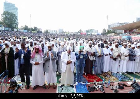 (220502) -- ADDIS ABABA, May 2, 2022 (Xinhua) -- People observe Eid al-Fitr at Addis Ababa Stadium in Addis Ababa, Ethiopia, May 2, 2022. TO GO WITH 'Ethiopian Muslims celebrate Eid al-Fitr amid religious tensions' (Str/Xinhua) Stock Photo