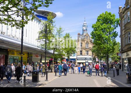 Doncaster frenchgate shopping centre and shoppers on St Sepulchre Gate in the town centre of Doncaster South Yorkshire England  UK GB Europe