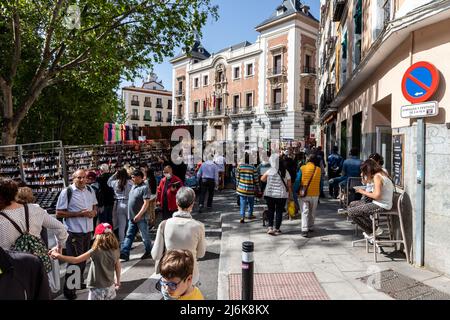 A typical crowded and vibrant Sunday view in Madrid of the open air flea market El Rastro. It is locatedbetween Calle Embajadores and Toledo gate Stock Photo