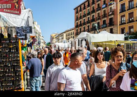 A typical crowded and vibrant Sunday view in Madrid of the open air flea market El Rastro. It is locatedbetween Calle Embajadores and Toledo gate Stock Photo