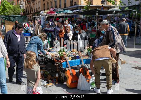 A typical crowded and vibrant Sunday view in Madrid of the open air flea market El Rastro. It is locatedbetween Calle Embajadores and Toledo gate Stock Photo