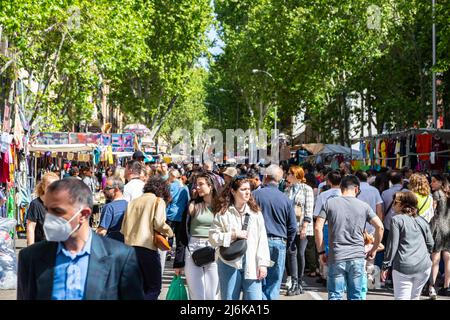 A typical crowded and vibrant Sunday view in Madrid of the open air flea market El Rastro. It is locatedbetween Calle Embajadores and Toledo gate Stock Photo