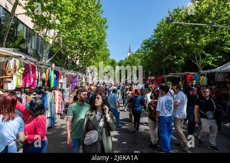 A typical crowded and vibrant Sunday view in Madrid of the open air flea market El Rastro. It is locatedbetween Calle Embajadores and Toledo gate Stock Photo