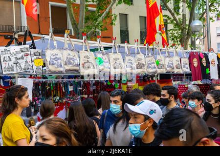 A typical crowded and vibrant Sunday view in Madrid of the open air flea market El Rastro. It is locatedbetween Calle Embajadores and Toledo gate Stock Photo