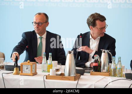 from left: Friedrich MERZ, CDU chairman, Hendrik WUEST, Wust, CDU, Prime Minister of the State of North Rhine-Westphalia, Presidium meeting of the CDU and CSU and Flora Koeln, May 2nd, 2022, Stock Photo