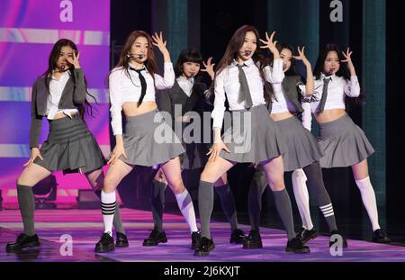 South Korean girl group Le Sserafim arrives for the Louis Vuitton Pre-Fall  2023 Show in Seoul, South Korea, Saturday, April 29, 2023. (AP Photo/Ahn  Young-joon Stock Photo - Alamy