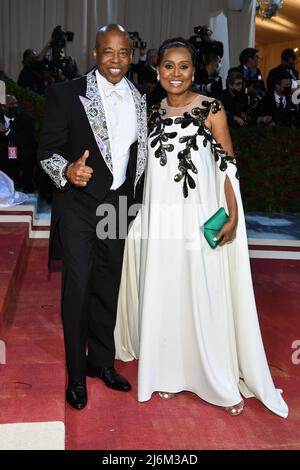 New York, USA. 02nd May, 2022. New York Mayor Eric Adams and Tracey Collins walking on the red carpet at the 2022 Metropolitan Museum of Art Costume Institute Gala celebrating the opening of the exhibition titled In America: An Anthology of Fashion held at the Metropolitan Museum of Art in New York, NY on May 2, 2022. (Photo by Anthony Behar/Sipa USA) Credit: Sipa USA/Alamy Live News Stock Photo