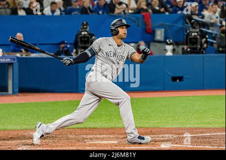 Toronto, Canada, May 31, 2022, Chicago White Sox designated hitter Andrew  Vaughn (25) watches his solo home run off Toronto Blue Jays starting  pitcher Kevin Gausman during first inning American League baseball