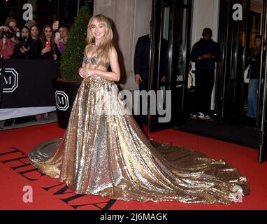 New York City, USA. 02nd May, 2022. New York City, USA. 02nd May, 2022. Sabrina Carpenter departing The Mark Hotel heading to the Met Gala on May 2, 2022 in New York City, NY © Tammie Arroyo/AFF-USA.com Credit: AFF/Alamy Live News Credit: AFF/Alamy Live News Stock Photo