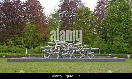 Kinetic water sculpture by artist Pol Bury at the Provincehuis Government Building on Koningin Elisabethlei in Antwerp Stock Photo