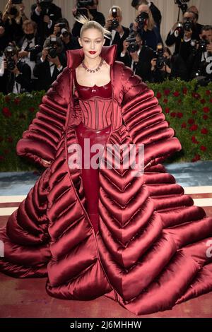 New York, USA. 02nd May, 2022. Gig Hadid attends The 2022 Met Gala Celebrating 'In America: An Anthology of Fashion' at The Metropolitan Museum of Art on May 02, 2022 in New York City, USA. Photo by DNphotography/ABACAPRESS.COM Credit: Abaca Press/Alamy Live News Stock Photo