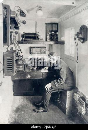 Telegraph operator titanic hi-res stock photography and images - Alamy