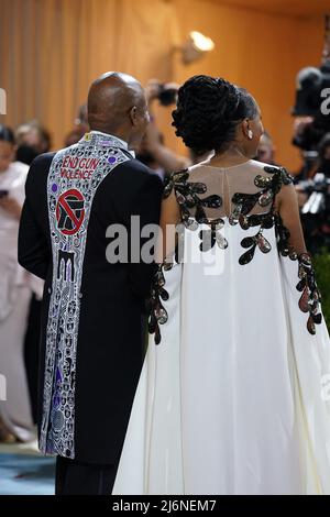 Eric Adams, Tracey Collins at arrivals for Met Gala Costume Institute Benefit and Opening of In America: An Anthology of Fashion - Part 5, The Metropolitan Museum of Art, New York, NY May 2, 2022. Photo By: Kristin Callahan/Everett Collection Stock Photo