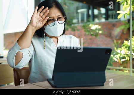 senior woman aged 60-69 years using tablet, watching lesson Sign language online course communicate by conference video call from home, e-learning edu Stock Photo