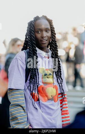 Street style, arriving at Louis Vuitton Fall-Winter 2022-2023 show, held at  Musee d Orsay, Paris, France, on March 7th, 2022. Photo by Marie-Paola  Bertrand-Hillion/ABACAPRESS.COM Stock Photo - Alamy
