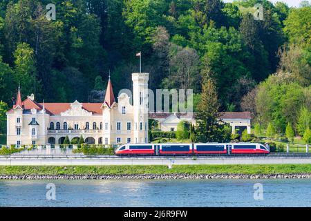 Saxen: Schloss Dornach Castle, river Donau (Danube), local train cityjet in Donau, Oberösterreich, Upper Austria, Austria Stock Photo