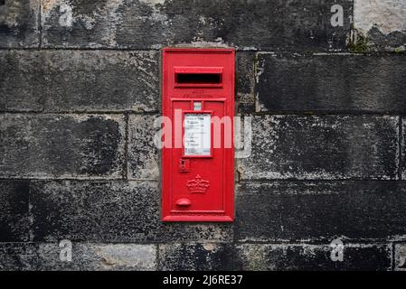 Traditional red postbox set into a wall on Regent Terrace, Edinburgh, Scotland, UK. Stock Photo