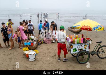 Local People Selling Fresh Fish From Their Caballitos De Totora (Traditional Reed Boats), Pimentel Beach, Chiclayo, Chiclayo Province, Peru. Stock Photo