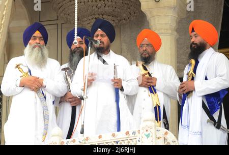 AMRITSAR, INDIA - MAY 3: Akal Takht acting jathedar Giani Harpreet Singh along with other Sikh clergymen pronouncing their decisions in the Gurbani distortion case, at Takht on May 3, 2022 in Amritsar, India. The Akal Takht on Tuesday declared a US-based Sikh publisher, Thaminder Singh Anand, a “tankhaiya” (guilty of religious misconduct) for making distortions in the Gurbani (hymns) and asked the community to boycott him till he appears before the Takht to apologise for his offence. (Photo by Sameer Sehgal/Hindustan Times/Sipa USA) Stock Photo