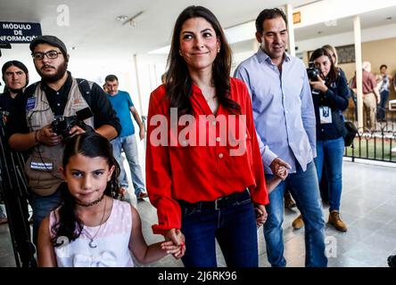 La candidata al senado por Sonora, Sylvana Beltrones Sánchez, acudió esta mañana a  emitir su voto en la casilla de la colonia Pitic , guante la jornada electoral 2018. 1jul2018 (Photo: Luis Gutierrez / NortePhoto.com) Stock Photo