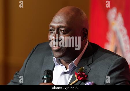 https://l450v.alamy.com/450v/2j6rp36/former-st-louis-football-cardinals-running-back-ottis-anderson-is-interviewed-during-induction-ceremonies-for-the-st-louis-sports-hall-of-fame-in-suset-hills-missouri-on-tuesday-may-3-2022-anderson-who-played-from1979-to-1992-for-the-st-louis-cardinals-and-new-york-giants-is-a-two-time-super-bowl-champion-photo-by-bill-greenblattupi-2j6rp36.jpg