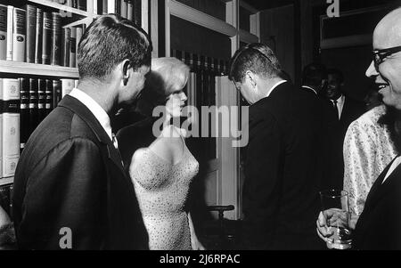 May 19, 1962, New York, New York, USA: Trip to New York City: Madison Square Garden, Birthday Salute to President Kennedy, 8:50PM. U.S. President JOHN F. KENNEDY (with his back to the camera), U.S. Attorney General ROBERT KENNEDY (far left), and actress MARILYN MONROE, on the occasion of President Kennedy's 45th birthday celebrations at Madison Square Garden in New York City. Arthur M. Schlesinger, Jr. is at the far right. Facing the camera in the rear appears singer Harry Belafonte. (Credit Image: © Cecil Stoughton/White house/ZUMA Wire) Stock Photo