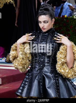 New York City, USA, 02/05/2022, the 2022 Met Gala held at The Metropolitan Museum of Art, New York City. Credit: Jennifer Graylock/Alamy Live News Stock Photo