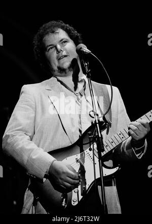 Christopher Cross  performs on Solid Gold, 1984 Credit: Ron Wolfson / MediaPunch Stock Photo