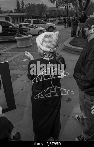 May 3, 2022, Manhattan, Kansas, USA: Community members gather in front of the Riley County Courthouse in Manhattan, Kansas to protest the U.S. Supreme Court leaked draft opinion vote to overturn Roe v. Wade on Tuesday. (Credit Image: © Luke Townsend/ZUMA Press Wire) Stock Photo