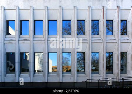 Ekenäs Savings Bank building of white marble and brick by Alvar Aalto. Windows detail. Ekenäs, Raseborg, Finland. April 17, 2022. Stock Photo