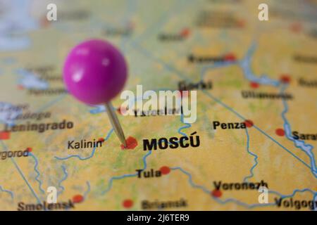 Pushpin marking on Moscow, Moscu in spanish.  Selective focus on city name Stock Photo