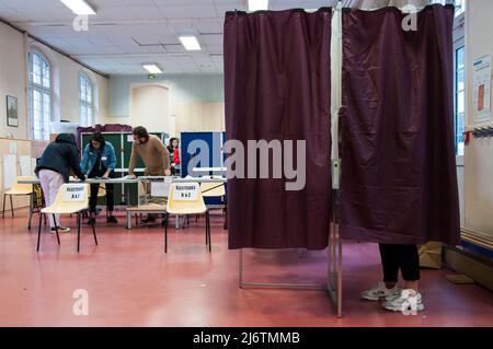 PARIS, FRANCE - MAY 7, 2017 :  Polling station in Paris for the second round of the french presidential election. Stock Photo