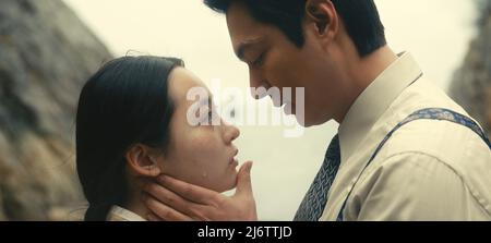 LEE MIN-HO and MINHA KIM in PACHINKO (2022), directed by JUSTIN CHON and KOGONADA. Credit: Media Res. / Album Stock Photo